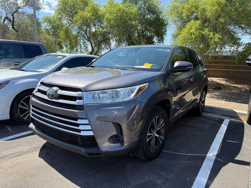 2017 Toyota Highlander LE I4