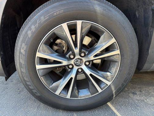 2017 Toyota Highlander LE I4