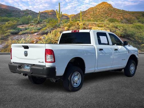 2022 RAM 2500 Tradesman Crew Cab 4x4 6'4' Box