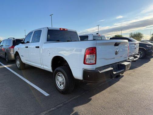 2022 RAM 2500 Tradesman Crew Cab 4x4 6'4' Box