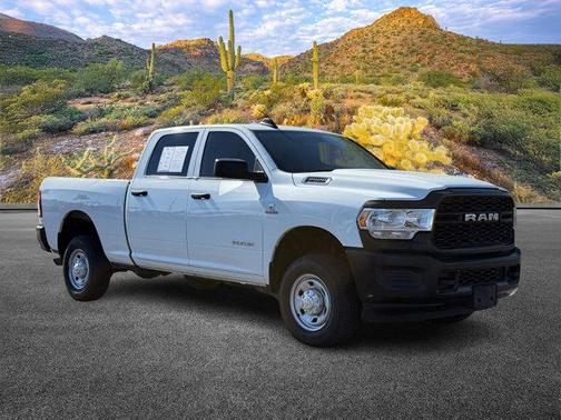 2022 RAM 2500 Tradesman Crew Cab 4x4 6'4' Box