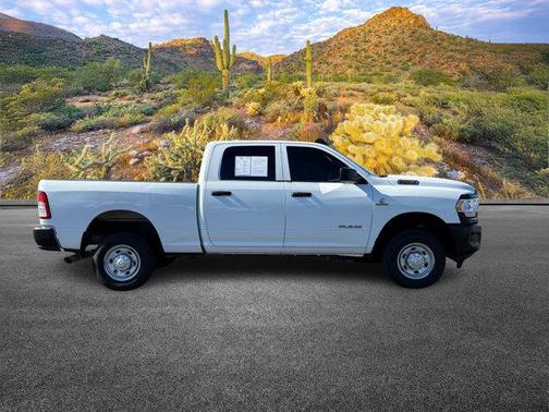 2022 RAM 2500 Tradesman Crew Cab 4x4 6'4' Box