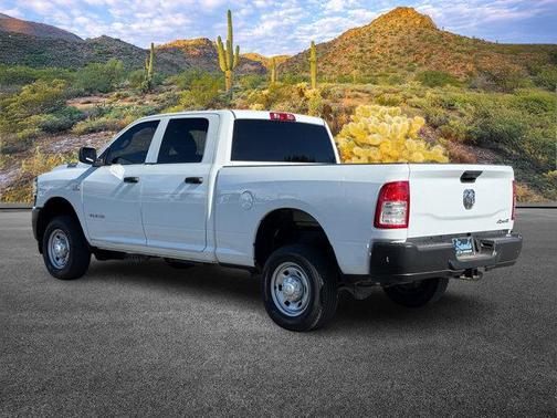 2022 RAM 2500 Tradesman Crew Cab 4x4 6'4' Box