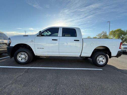 2022 RAM 2500 Tradesman Crew Cab 4x4 6'4' Box