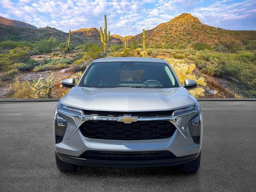 Sterling Gray Metallic 2025 Chevrolet Trax LS
