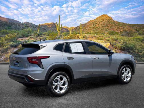 Sterling Gray Metallic 2025 Chevrolet Trax LS