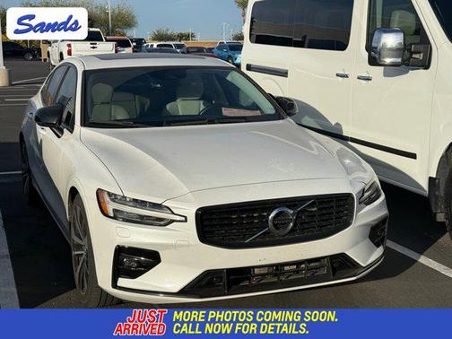 2022 Volvo S60 T5 Momentum