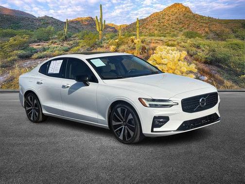 2022 Volvo S60 T5 Momentum