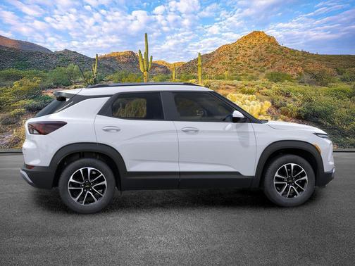 Summit White 2026 Chevrolet Trailblazer LT