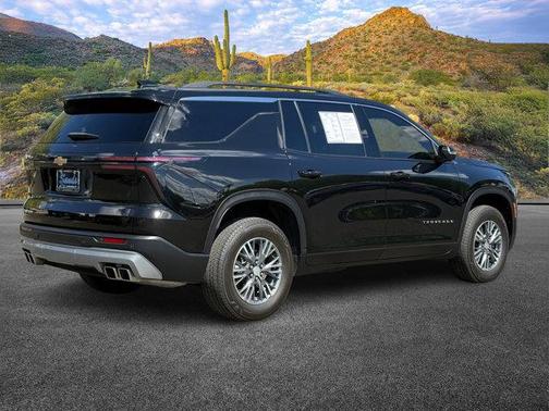 Mosaic Black Metallic 2025 Chevrolet Traverse LT