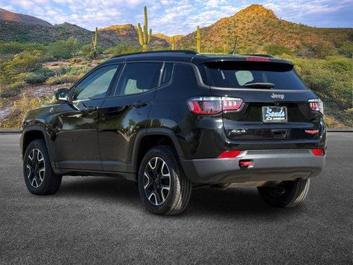 Diamond Black Crystal Pearlcoat 2020 Jeep Compass Trailhawk
