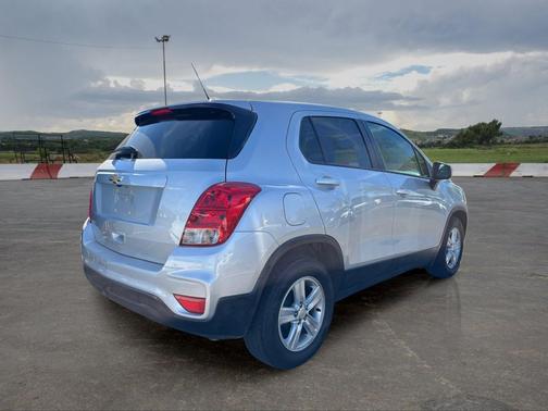 Silver Ice Metallic 2022 Chevrolet Trax LS