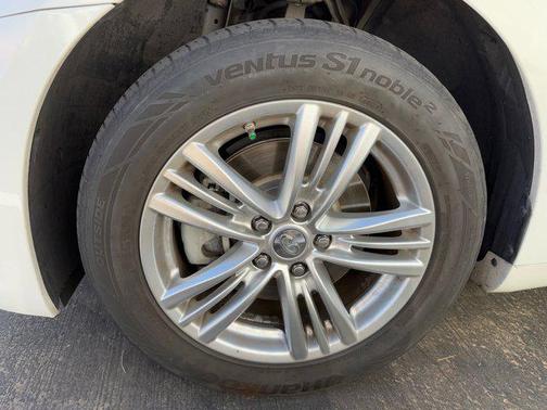 2015 INFINITI Q40 Base