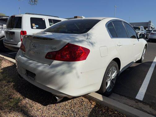 2015 INFINITI Q40 Base