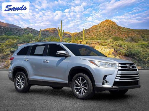 Celestial Silver Metallic 2019 Toyota Highlander XLE