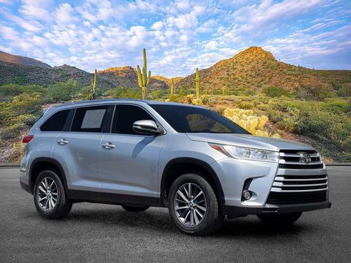 Celestial Silver Metallic 2019 Toyota Highlander XLE
