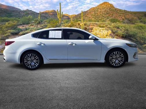 2020 Kia Cadenza Technology