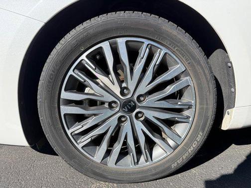 2020 Kia Cadenza Technology