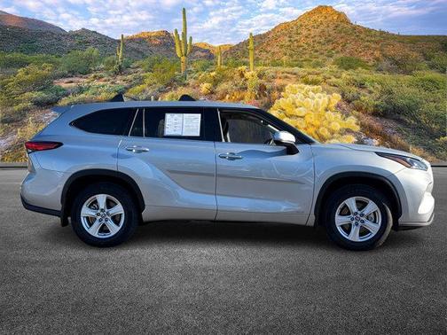 Celestial Silver Metallic 2022 Toyota Highlander Hybrid LE