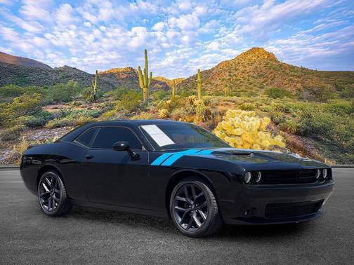 Pitch Black Clearcoat 2020 Dodge Challenger SXT