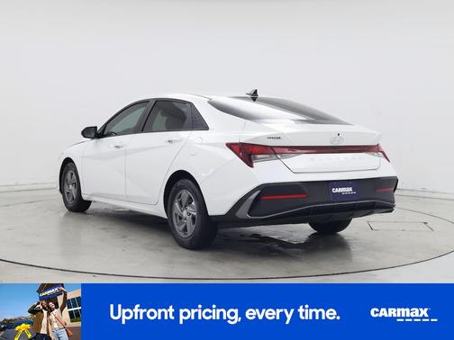 2024 Hyundai ELANTRA SE