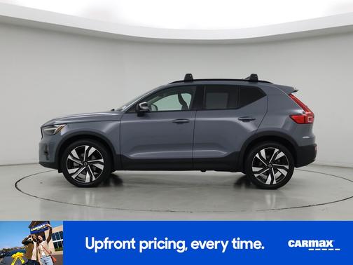 2023 Volvo XC40 B5 Ultimate Dark Theme