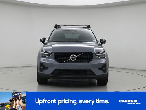 2023 Volvo XC40 B5 Ultimate Dark Theme