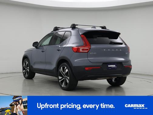 2023 Volvo XC40 B5 Ultimate Dark Theme