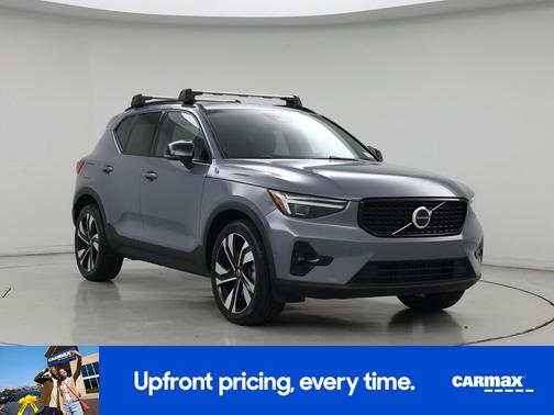 2023 Volvo XC40 B5 Ultimate Dark Theme