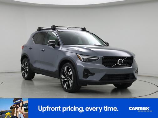 2023 Volvo XC40 B5 Ultimate Dark Theme