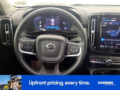 2023 Volvo XC40 B5 Ultimate Dark Theme