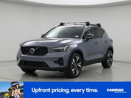 2023 Volvo XC40 B5 Ultimate Dark Theme