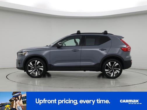 2023 Volvo XC40 B5 Ultimate Dark Theme