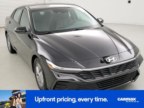 2024 Hyundai ELANTRA SE