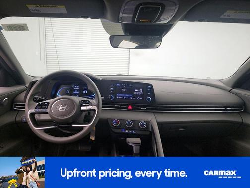 2024 Hyundai ELANTRA SE