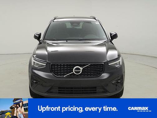 2023 Volvo XC40 B5 Plus Dark Theme