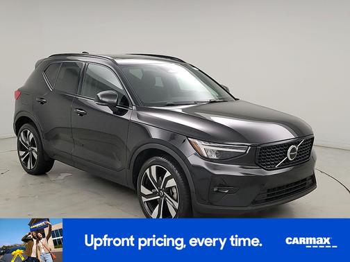 2023 Volvo XC40 B5 Plus Dark Theme