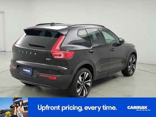 2023 Volvo XC40 B5 Plus Dark Theme