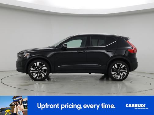 2023 Volvo XC40 B5 Plus Bright Theme