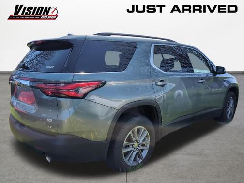 Silver Sage Metallic 2023 Chevrolet Traverse LT Leather