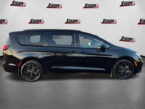 2025 Chrysler Pacifica Hybrid Premium S Appearance Pkg