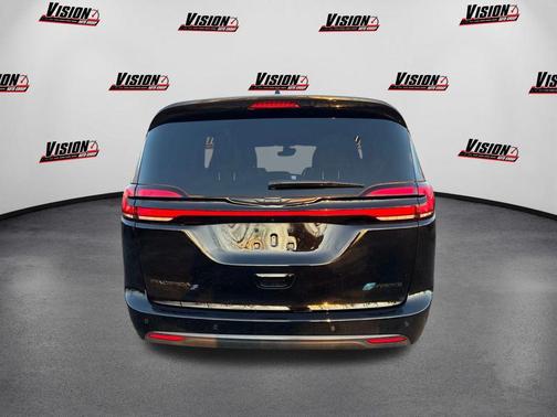 2025 Chrysler Pacifica Hybrid Premium S Appearance Pkg