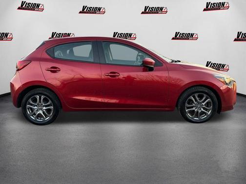 2020 Toyota Yaris Sedan LE