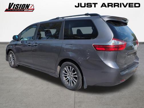 Predawn Gray Mica 2019 Toyota Sienna XLE