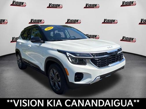 Clear White/Black Roof 2024 Kia Seltos S