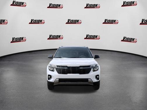 Clear White/Black Roof 2026 Kia Seltos S
