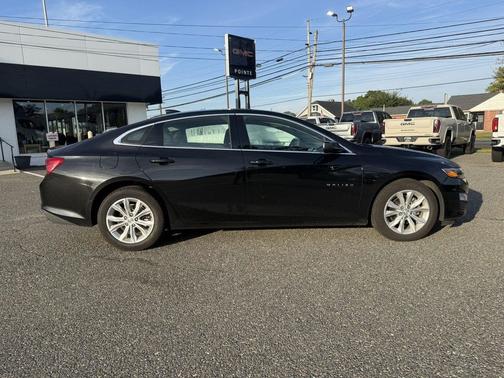 Mosaic Black Metallic 2025 Chevrolet Malibu FWD 1LT
