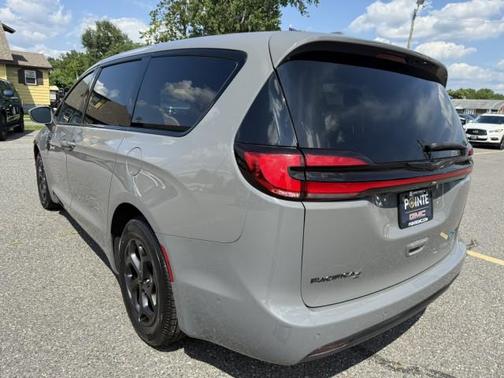 2022 Chrysler Pacifica Hybrid Touring L