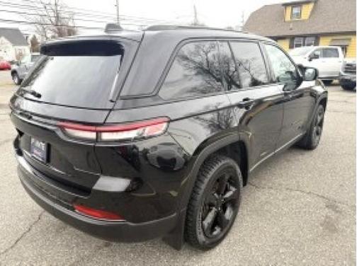 2022 Jeep Grand Cherokee Altitude