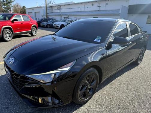 2022 Hyundai ELANTRA SEL